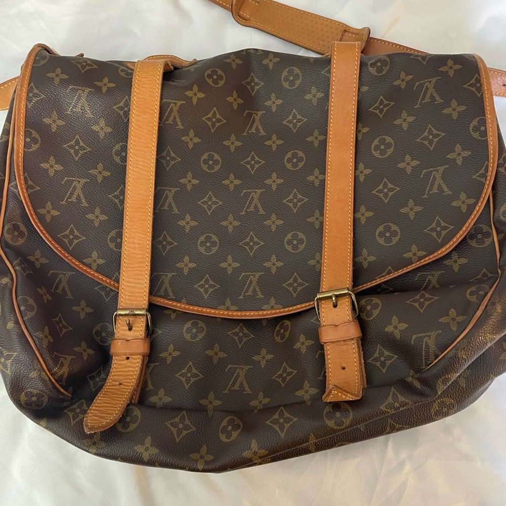Authentic Louis Vuitton Saumur 43